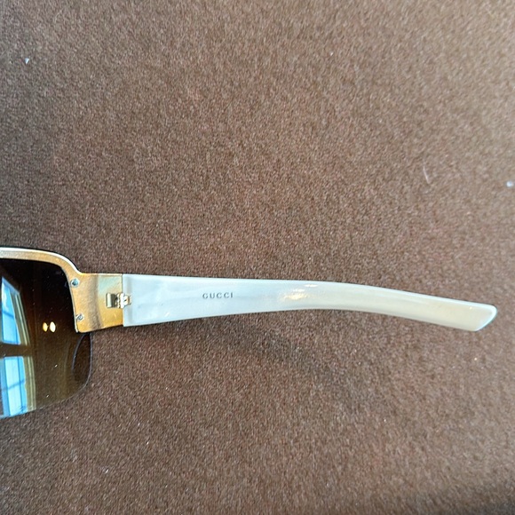 Gucci studded frameless aviator sunglasses like new - Picture 3 of 4